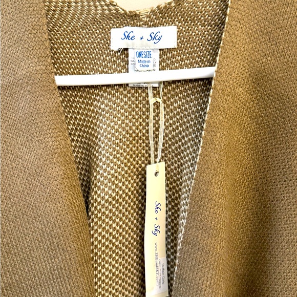 She & Sky Fringe Wrap NWT OS - Picture 2 of 4